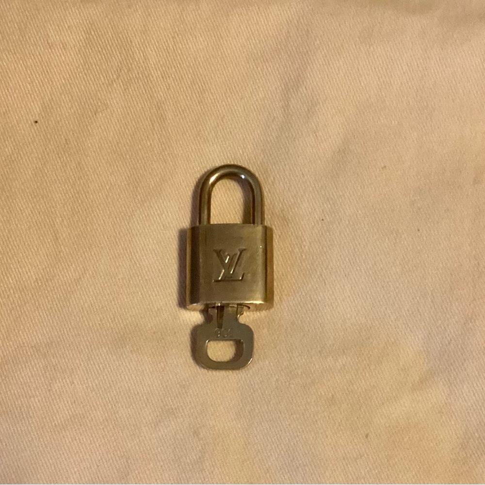 LV Lock and Key #306